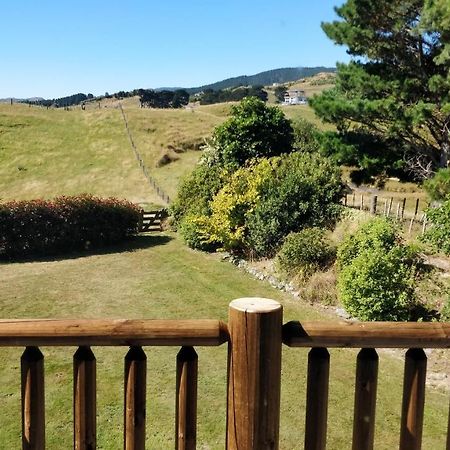 Hilltop Lodge Porirua Bagian luar foto