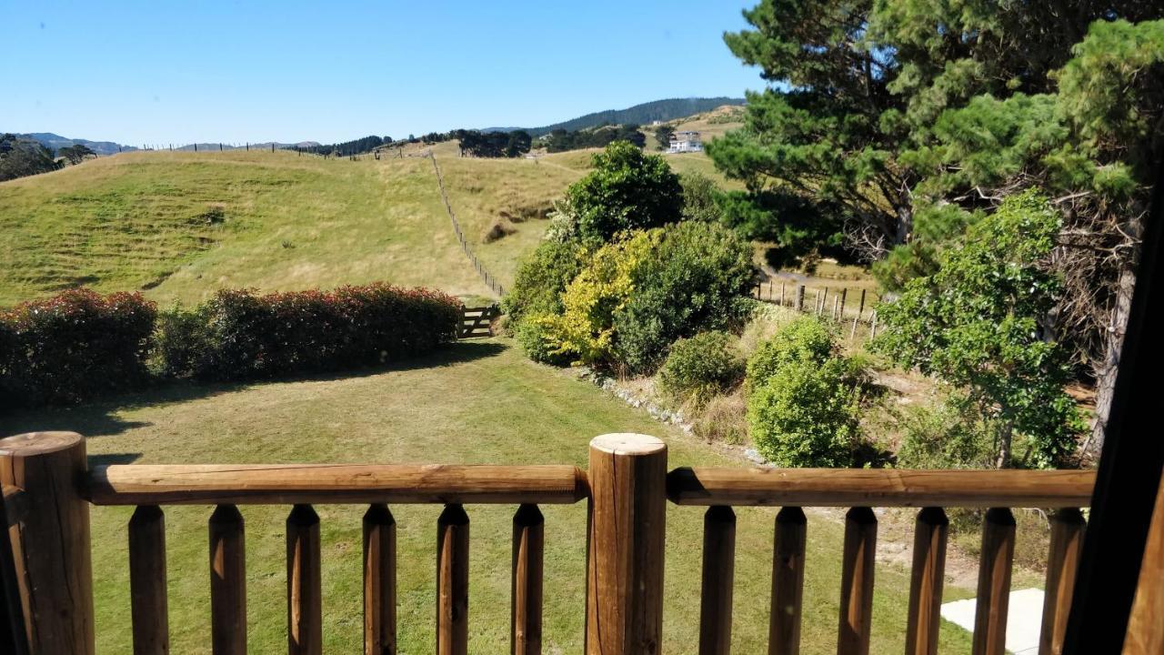 Hilltop Lodge Porirua Bagian luar foto